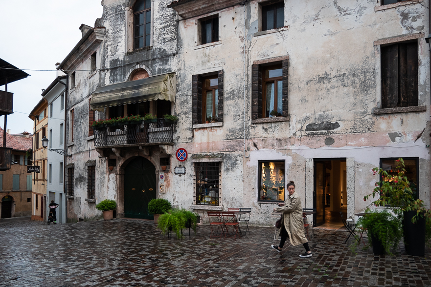 Malerische Gassen im Abendlicht